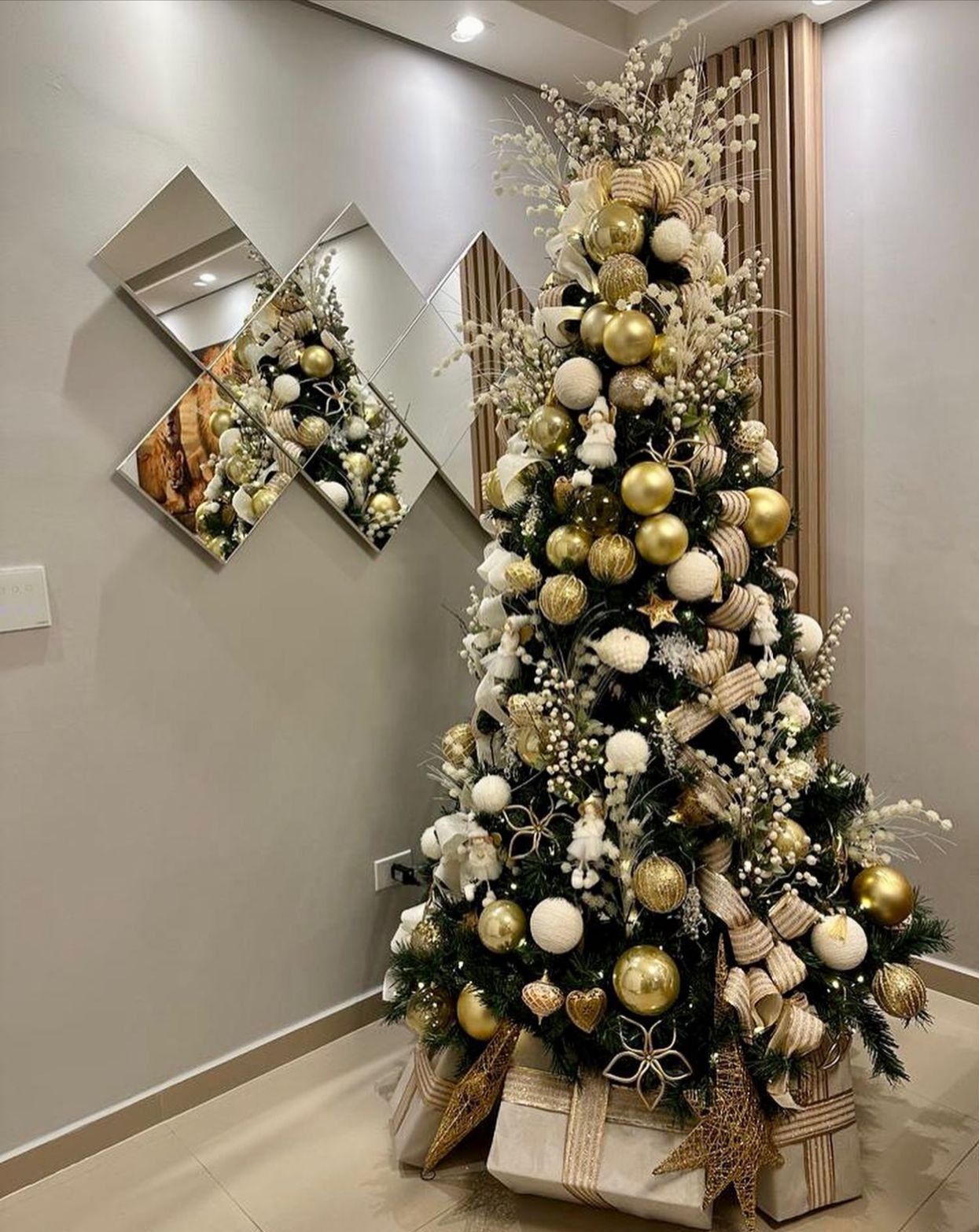 Árvore de Natal + Decoração 360º Season Inclusa - 2,40 Metros